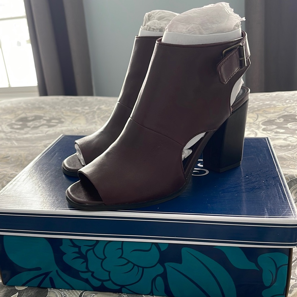 New in Box Seychelles Battery Oxblood Leather Heels size 8